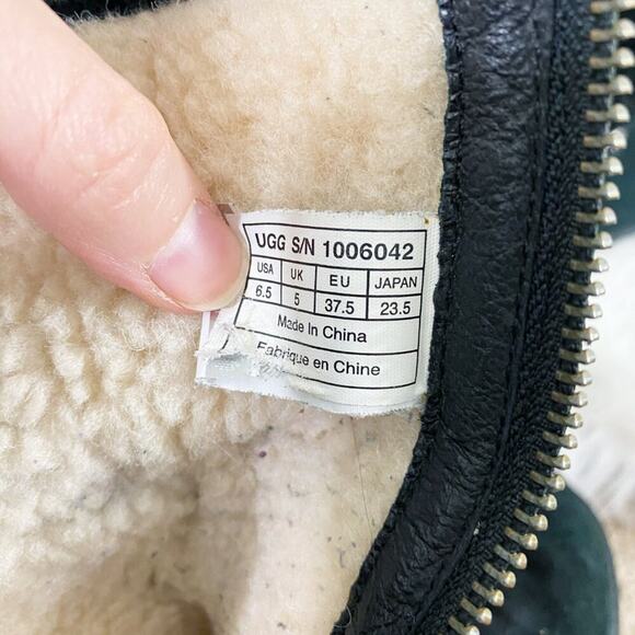 Ugg Black Suede Moto Boots Women's Size 6.5 Side Zip Shearling Lined Round Toe - Picture 9 of 10